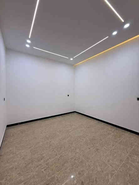 ⚜️ للبيـــــــع في السيديــــــــــة  ( الاعتماد الهندسي للعقار )
دار سكن  مساحة : 80 م 🔻 الواجهة : 4   متر     نزال : 20  متر 

الموقع :: الضباط الحديثة موقع مميز خلف شارع التجاري   
🟦
درجة اولى  واجهة مرمر وارضيات مرمر 
يحتوي الطابق الاول على:   استقبال ومطبخ   مع خدمات رئيسية + غرفة نوم 

الطابق الثاني : 2 غرف نوم وخدمات رئيسية

الطابق الثالث : غرفة نوم مع خدمات

‎(التعامل والتفاوض مع صاحب العقار مباشر)

🛡️ إذا لم يناسبك هذا المنزل، لدينا خيارات متنوعة تشمل منازل، وأراضٍ تناسب جميع الأذواق.

زبائننا الكرام بِكُم نَرتقي ونَتشرف بزيارتِكم ونَفتخر بخِدمتِكم 

✅ احصل على منزل أحلامك معنا، نحن مكتب عقاري موثوق ومتخصص في تلبية احتياجاتك السكنية
لاتتردد في زيارتنا او الاتصال بنا 
___________________________

***********-***********-***********
‎الفرع الاول / الـسـيـديــة الضباط مقابل افران الرباط
‎ الفرع الثاني /شارع العلوة مقابل مدرسة حلم الغد الاهلية 
‎الفرع الثالث / عرصات الهندية مجاور فندق بلوم 

‎‏‎زبائننا الكرام بِكُم نَرتقي ونَتشرف بزيارتِكم ونَفتخر بخِدمتِكم ❤
