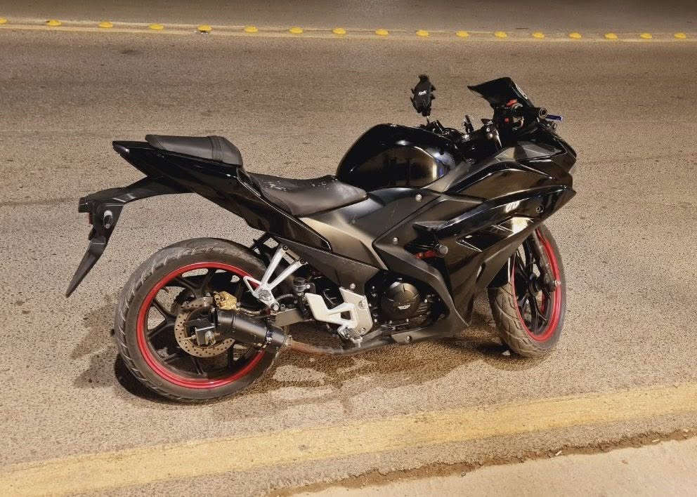 سلام عليكم دراجه R200 دايوان موديل 2023 دراجه نضيفه ناقصه شوي ترتيبات بل كفرات وصبغ سعر الدراجه مليون و 900 قابله للتفاوض للتواصل واتساب ***********
