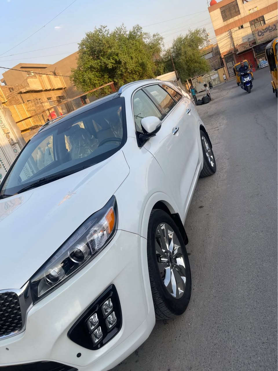 السلام عليكم سورنتو للبيع موديل 17  فئه  sx v6وارد امريكي مواصفات محرك 6سلندر 3قطع تبريد 7راكب بانراما طقتين  كراسي تدفئه كهرباء نقط عمياء بصمة مري قلاب في البگ  رادار خلفي حساسات خلفيه كامره دواره ويل 19 كاشنات جلد وبعد بيها مواصفات هواي السعر على الخاص هـ *********** بغداد, العراق
