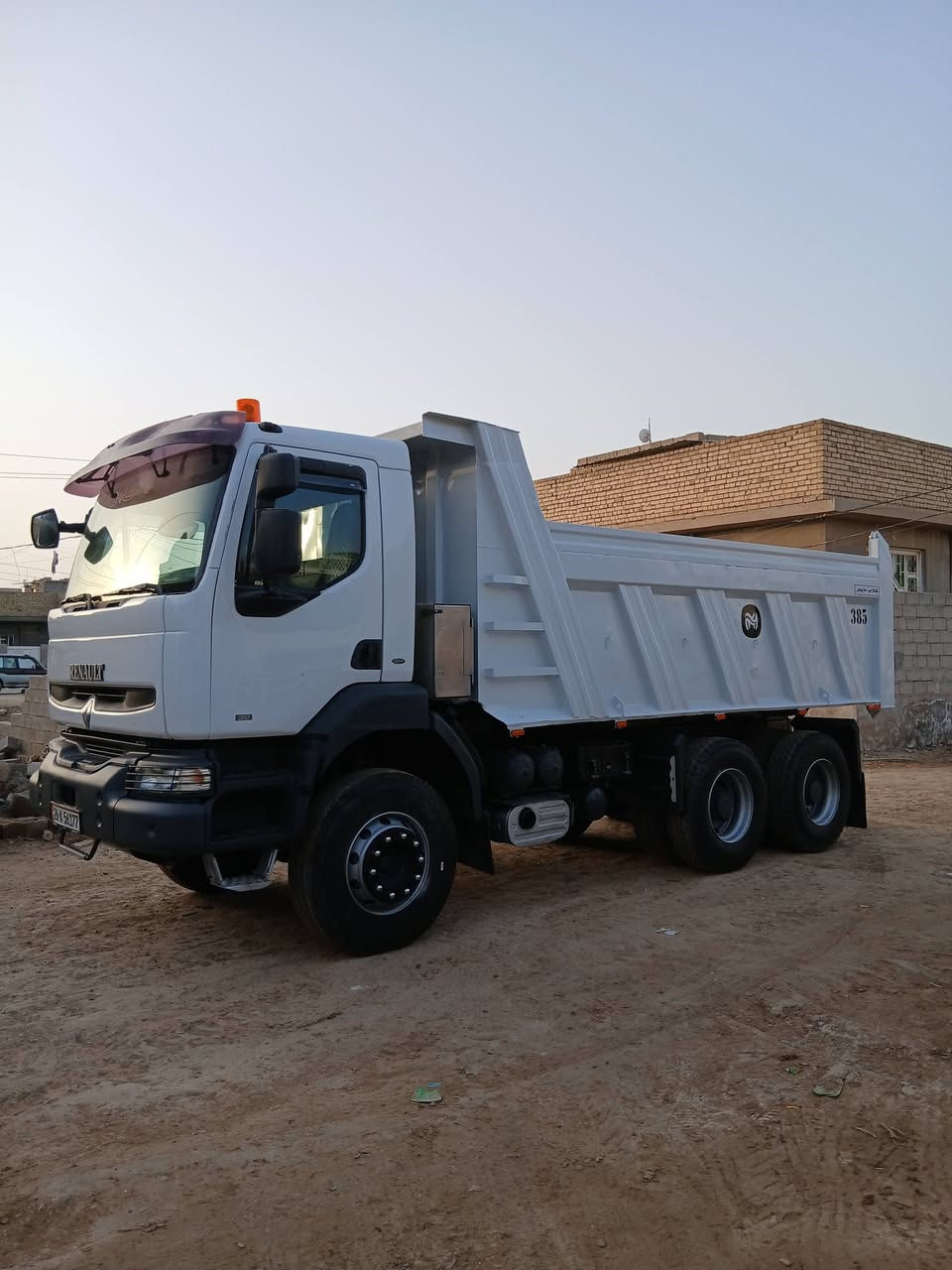 اسلام عليكم للبيع رينو مواصفات دوله 
مكينه 385 كير 151 مجموعه جي اف
سياره شرط اشركه كفاله عامه اتصال على 
ارقم ***********
