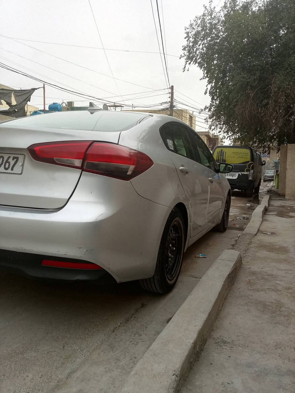 السلام عليكم فورتي 18 حادثة جاملغ وبنيد امريكة والباب الخلفي رشة صبغ السونار مرفوق بلمنشور مكينة دوش 2000 سيارة بسمي تحويل مباشر سيارة ما ناقصهة شي مكاني بغداد البلديات ***********
