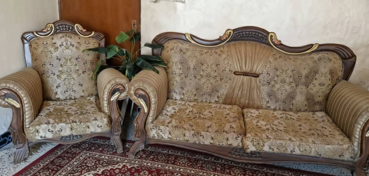 تخم ١٠ مقاعد تركي ثقيل جدا 
قنفتين ثلاثيات و ٤كراسي مفرده المكان الامين الثانيه نواب الضباط


**إذا كنت صاحب هذا الإعلان وتريد حذفه لأي سبب، رجاءا أرسل رسالة إلى الدعم الفني**