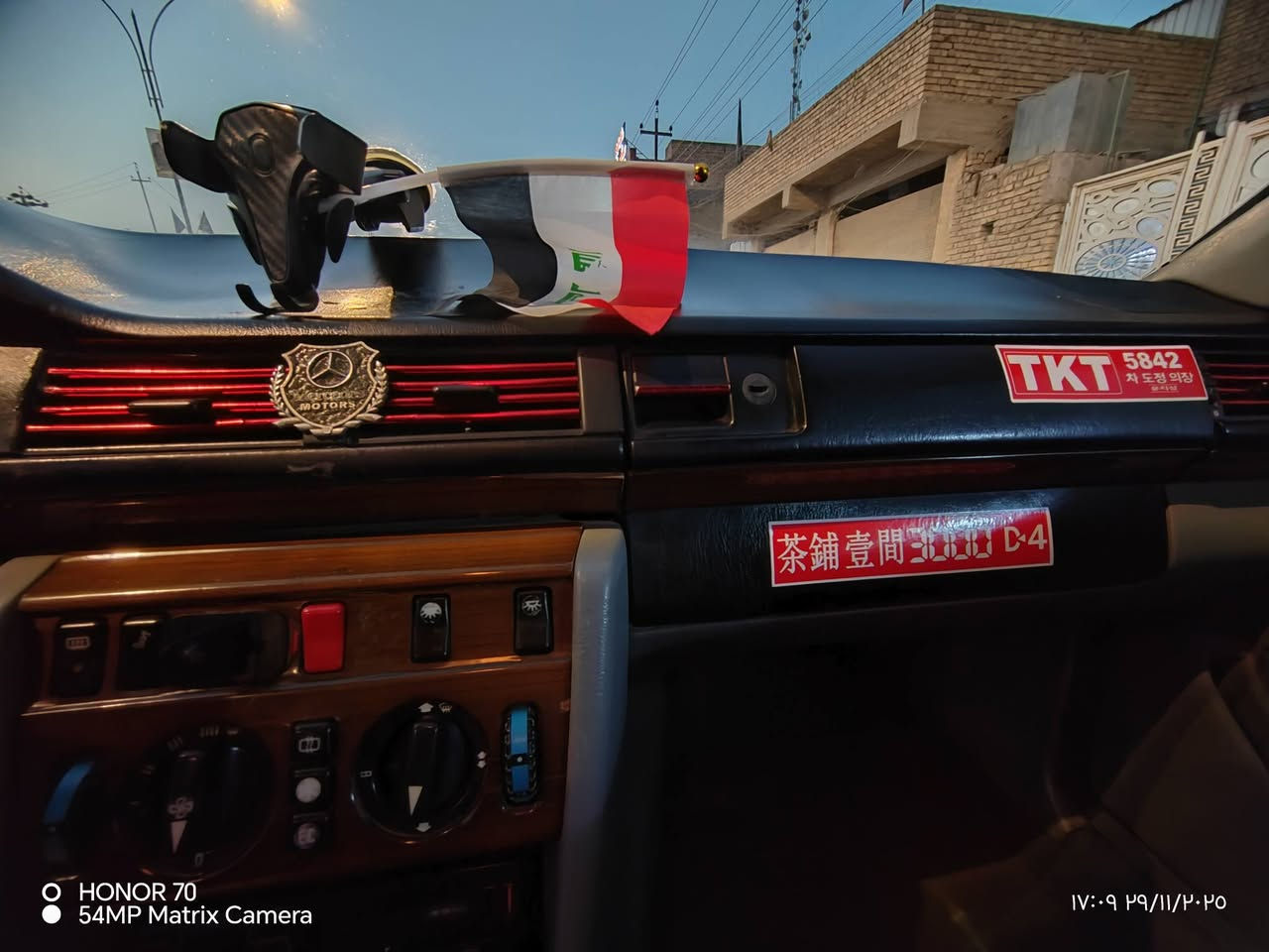 سلام عليكم
مرسيدس دب 91 محور محرك vvt 300 كلاس اسود تحويل ثاني يوم سنويه ال2028
سياره ع وضعه لا معمره ولا شي
تبريد شغال طكتين   باتري جديد
سنتر لوك  ٤ بيبان وجنه وقبق بانزين
فيت بم جديد سستم سماعات ٤ جديد ودمام داخلي
لايت زنون ٣ طكات
سياره موضحه كدامك  سعر ٥٥ قفل
ملاحضه  قاعده وحده معمره تعمير يخبل
شراي اتصل ***********
