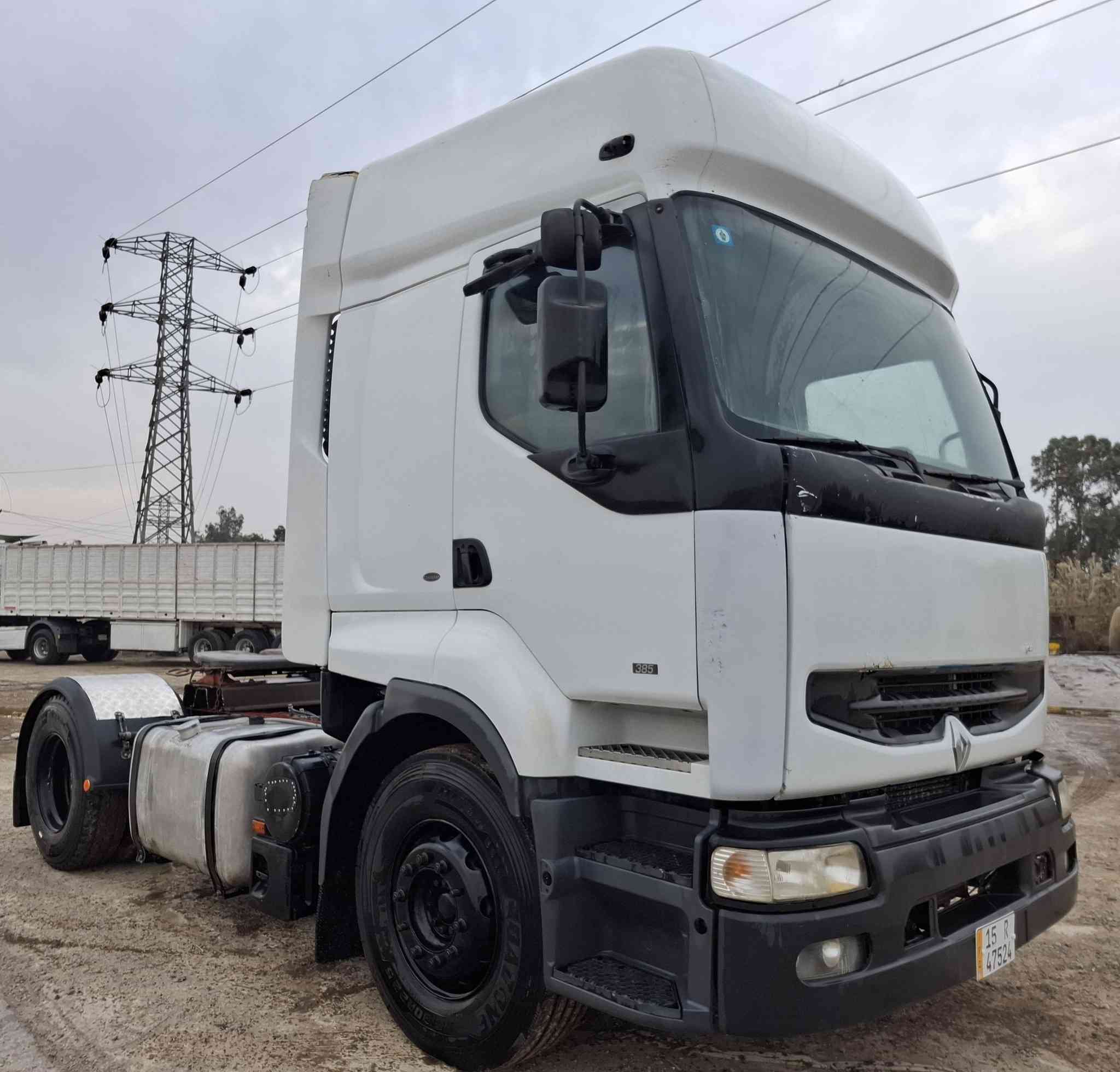 سلام عليكم عندي رينو للبيع موديل 98 رقم الانبار انكليزي حجم 385 جاهزه اي نقص ما بيهه بلاديه لا ضربه ولا صبغ كله على بلاد تبريد شغال محرك جديد ستندر شركه تخم تاير جديد كهربائيات كله شغاله كير ومحرك واكسل كله جديد مكان السياره بغداد السعر 80 وبيهه مجال قليل الشراي يتصل ***********
