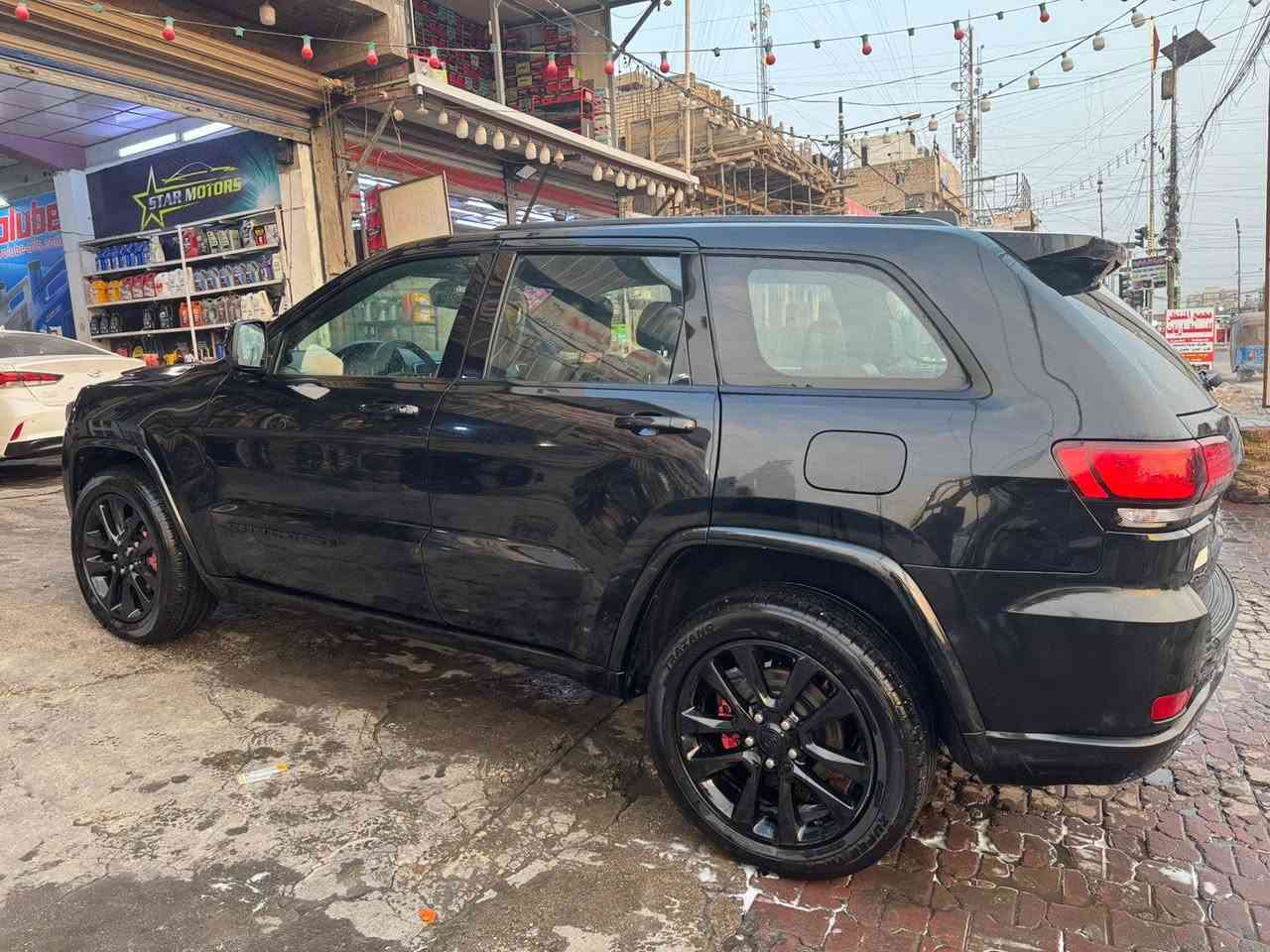 سلام عليكم  جيب شيروكي بلاك توب
الموديل 2019  
وارد امريكي حادثها مرفق مع الصور 

رقم بغداد تحويل ثاني يوم 
كشنات الكنتارا 
تدفئه ستيرن وكشنات 
حساسات امامية
حساسات خلفية
كاميرا خلفيه
توقف تلقائي
شاشة كبيره
فتحه سلاست
ويل 20 
كراسي كهربائية
لايت زنون اصليه
تدفئه مرايات جانبيه 
اوتو بارك 
اوتو هولد 
ويل عشرين بلادي 
نظام اوفرويد 
تلث انظمه قياده نورمل سبورت ايكو 
مكينة v6
گير 8 نمر 
تبريد قطعتين 
صندوق كهرباء 
 فول السياره وباقي المواصفات المعروفه 
السيارة عليه ادامه كامله من بخاخات بلكات تنظيف غرفة الاحتراق مي راديتر جديد تخم تاير جديد باتري الجبير .. حادثها مرفق مع الصور 

حادثه بأمريكا فقط طرف البنيد ودعامية 
ماشيه 65
سعره 230 وبيه مجال 
مكان السيارة بغداد مدينة الصدر 
رقم صاحب السيارة ***********
