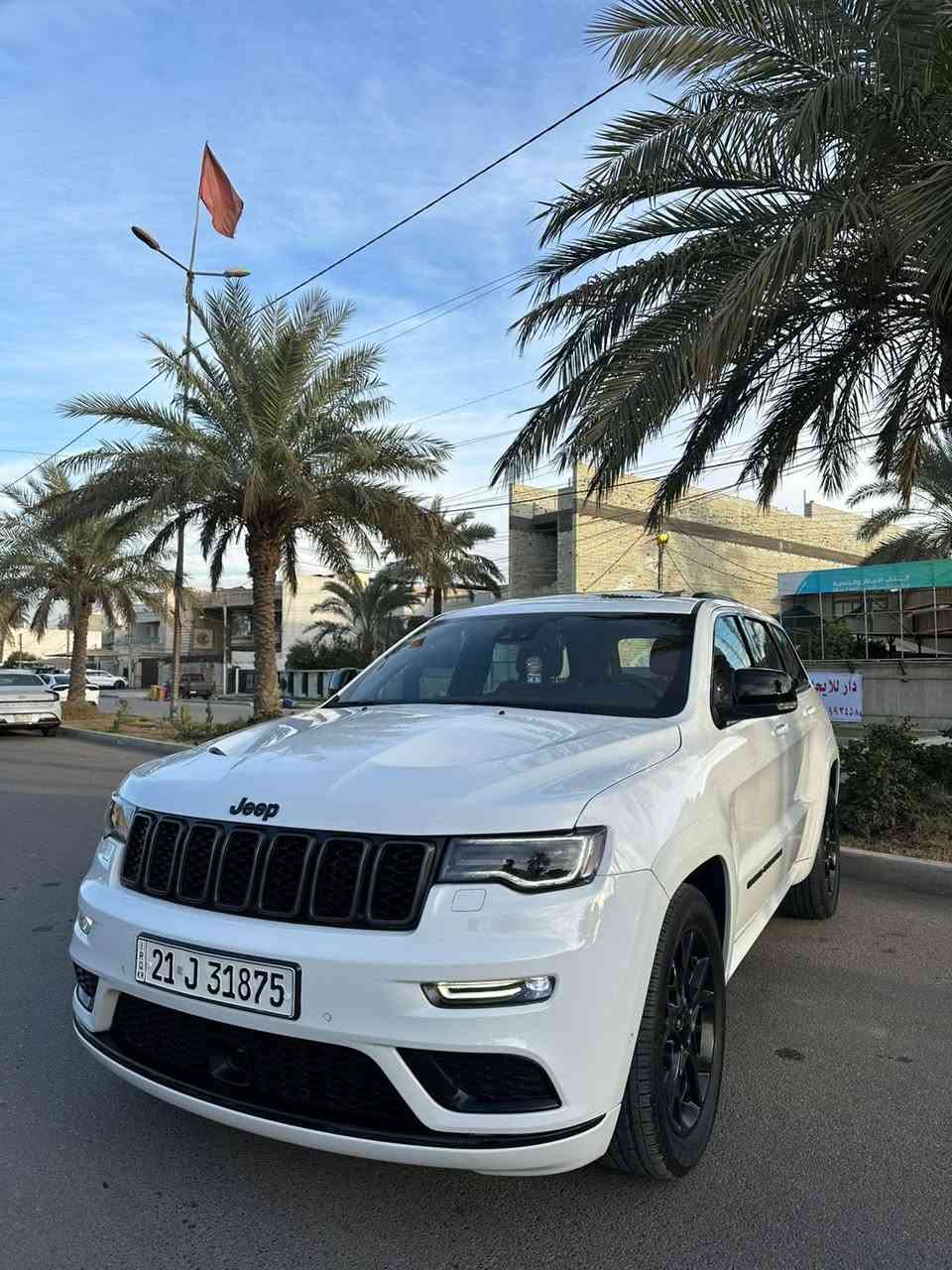 اخوان السلام عليكم. 
عندي جيب S. موديل 2021. مكفوله كفاله عامة 
السياره بأسمي 
ماشيه 40 الف ميل. 
معروفه مواصفات الSفول واحد على واحد 
ام الرادار الامامي. 
ولداخل الاحمر. 
السياره جاهزه للاخير. 
عارضها ب٣٥٥ وبيها مجال شي بسيط. 
مكان السياره بغداد معارض البياع. 
***********
