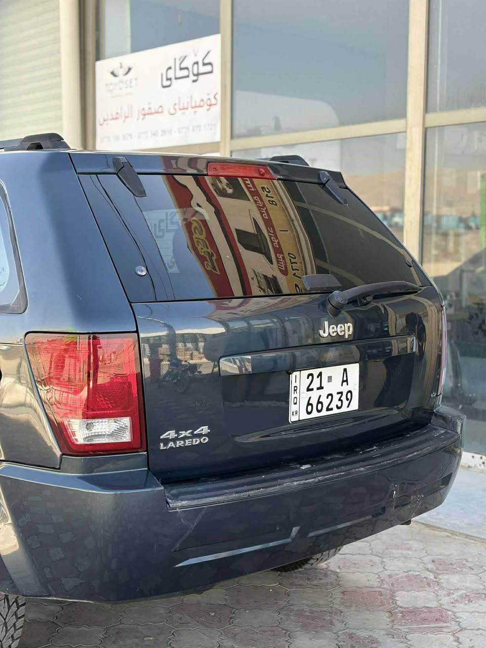 Jeep 2007 
مواسەفات دەبڵ ئەکسل، کوشن کارەبا ، تەحدید سرعە، شاشە ، دژەخلیسک، ٤ تایەی تازەی لەسەرە 
نیو چەمەلەغی دواوە بۆیاخە  داعمی نییە ، تازە پێشوو دوایم داگرتووە یەک دینار مەسرەفی نییە ، زۆر
زۆر خاوین و جوانە ، ٦ بستۆنە 
 بە ناوی خۆمەوەیە سەیارەی مەعرز نییە 
١١٥$ مەجالی تیایە 
***********
