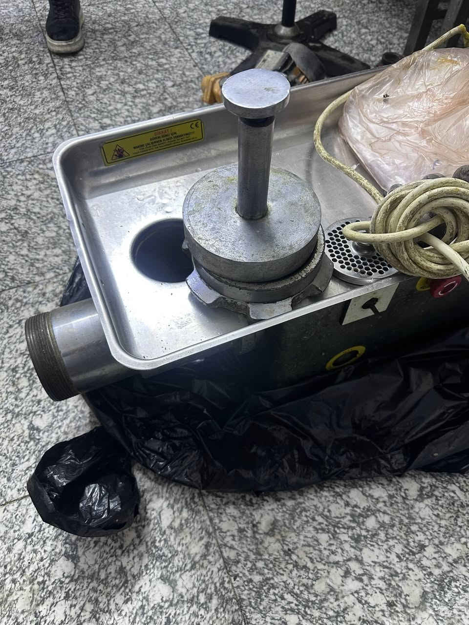 مثرامه لحم اكبر حجم استعمال قليل شغاله 100‎%‎ وياه مكبس برگر + مجمده وحجم وسط شغاله مكان بغداد حي الجهاد ***********
