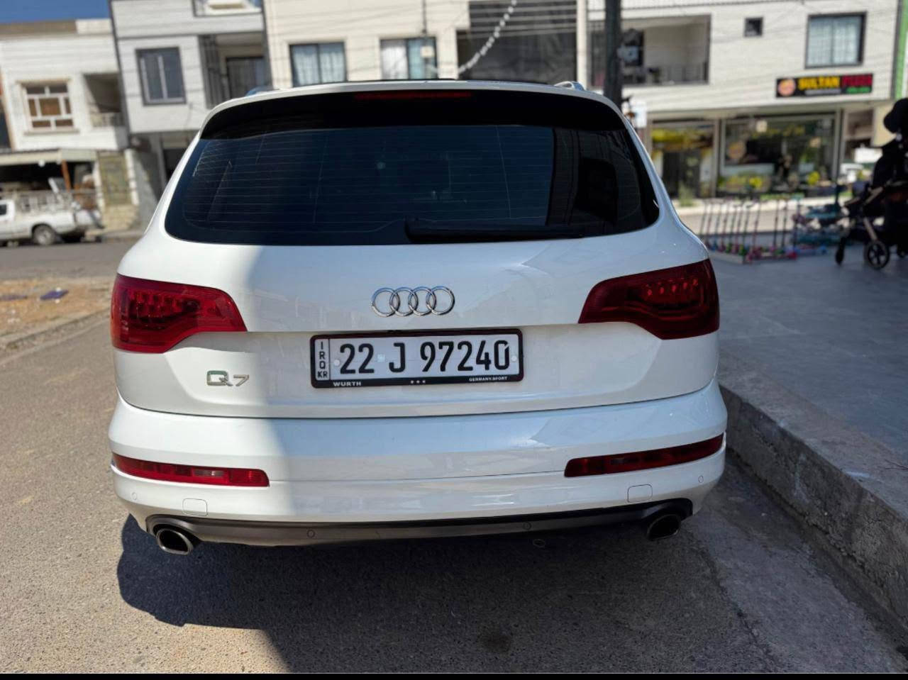 اودي Q7 موديل 2013 كلين 
موديل: 2013
3.0 TFSI V6 سوبر تشارج
 280 حصان
 أوتوماتيك Tiptronic بـ 8 سرعات
Quattro دفع رباعي دائم
 7 ركاب
مقاعد جلد فاخرة
شاشة MMI مع نظام تحكم متطور
كاميرا خلفية وحساسات اماميه وخلفيه 
فتحة سقف بانوراما وفتحة سقف خلفيه 
مكيف أوتوماتيك ٣ قطع
جنوط ألمنيوم
مثبت سرعة
وسائد هوائية متعددة ونظام ثبات ESP 
ستائر ابواب 
مقاعد جلد نظيفه جدا 
رقم اربيل جديد 
للبيع او مراوس مع فرق 
السعر 135 
للتواصل 
***********
***********
