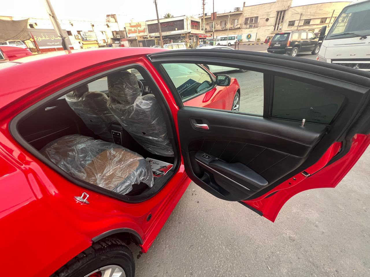 السلام عليكم 
دوج جارجر للبيع 
موديل 21 GT
ماشية 50 الف
بأسمي رقم بغداد 
فول مواصفات عدا الفتحة 
السيارة حيل معتنين بيها من دهن وبانزين وادامة وطلعاتنا بيها على كد الضرورة و هي وارد أمريكي حادثها جنطة بس
و رقم الشاصي موجود بالصور 

مكان السيارة بغداد شارع فلسطين
للأستفسار واتساب او اتصال 
0772 820 6023
وبالخير ع الياخذها
