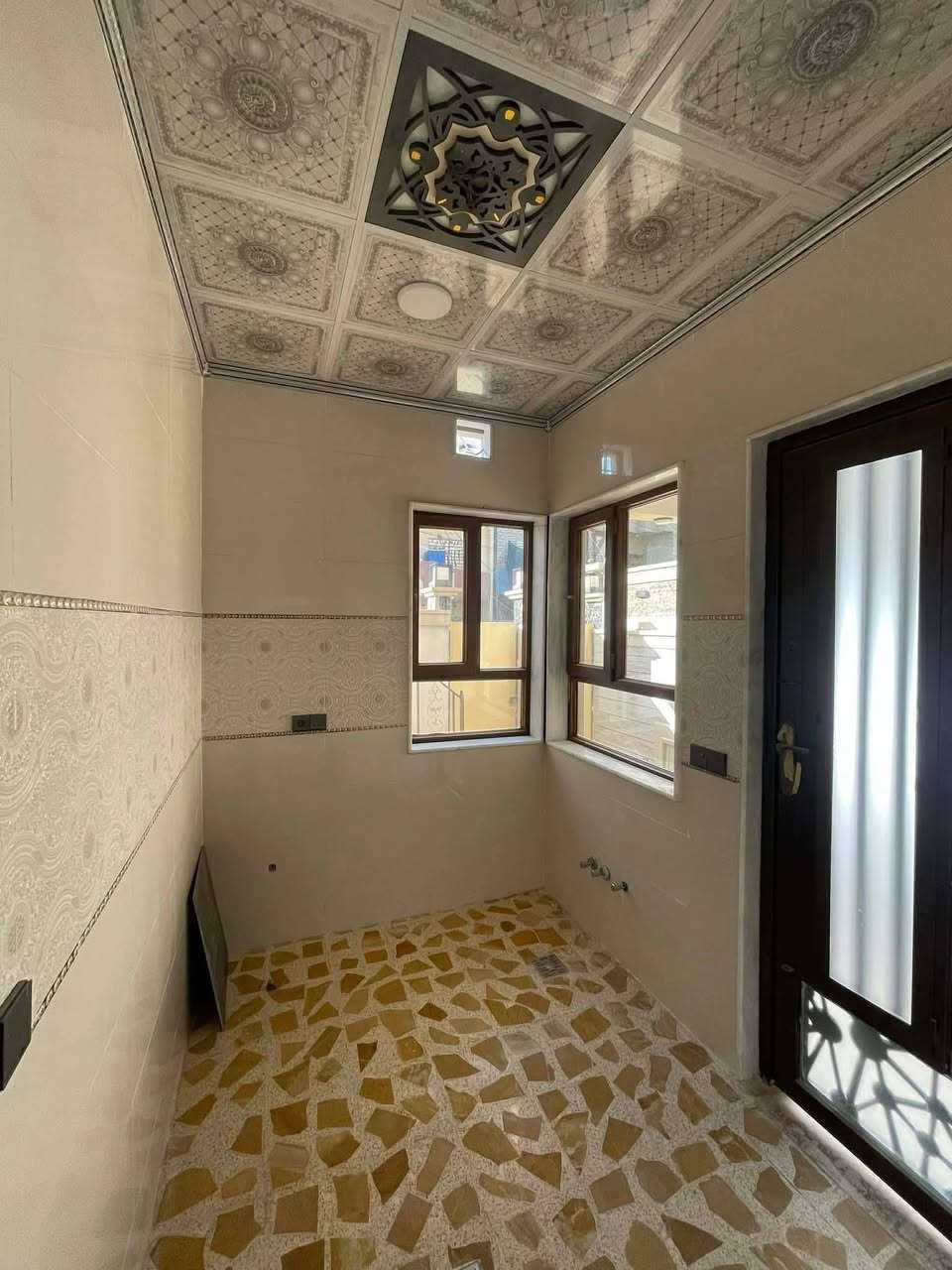 للبيع للبيع للبيع للبيع
#معزولين_عزل_تام_حديث
#عقارات_فنر_الحمداني
مؤجر ب ٦٠٠ الف دينار شهريا 
دار سكني سند طابو في حي السماح
قرب مستوصف السماح
المساحة ١٠٠م ثلاثة طوابق بناء حديث 
 معزول طابق الأول عن طابق الثاني
ط١ غرفة نوم وهول واستقبال ومطبخ وصحيات وكراج
ط٢ غرفة نوم وهول واستقبال ومطبخ وصحيات
ط٣ غرفة نوم ومطبخ وصحيات سطح كاشي
السعر ١٢٠ مليون قابل للتفاوض
للإستفسار الاتصال
***********
***********
مراجعة مكتب البلديات للعقار في حي المشراق فرع مطعم طماطة
