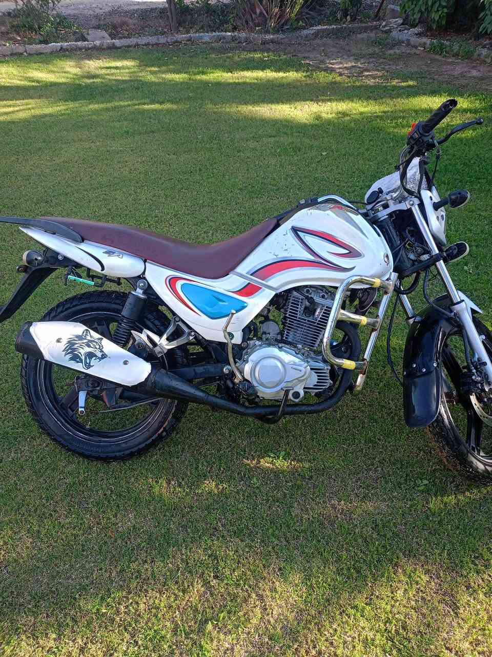 السلام عليكم دراجه سنكي موديل 2019 محرك 200 دراجه كامله محرك ممفتوح كهربائيات شغاله تايرات جدد السعر 650 وبي مجال الاستفسار ***********
