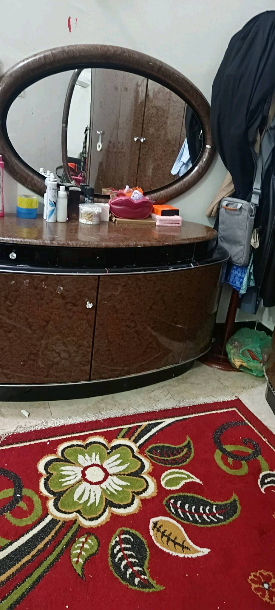غرفة صينية مستعملة ٨ قطع السعر ٢٥٠ وبي مجال