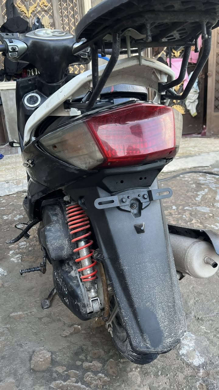 السلام عليكم سكنس فحل كابريتر مكينه بلاديه ما ملعوب بيها وكابريتر حساس مال وكاله  ودراجه مكفوله ﻣِنہَ الطول لطول ونشطه بل مشي بَسہ العيب بيها تأخر بل تشغيل شي قليل  السعر 950 وبيها مجال ***********
