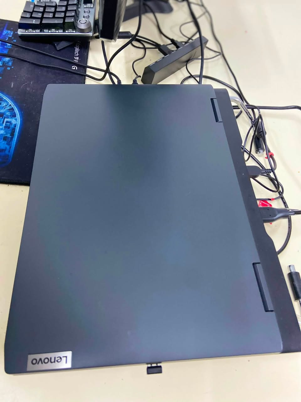 السلام عليكم تجميعه كامله للبيع او فقط لاب توب
المواصفات 🎯💻  لاب توب Lenovo للالعاب او تصاميم استعمال قليل ومطور المواصفات بأحسن براند ✨مشحون 155 مرة فقط، بحالة الجديد 🔥
🔹 المعالج: CPU Intel i7-12650H 
🔹 الرام:  24GB=8GB lenovo +16GB CORSAIRالمجموع
أداء سلس وسريع  يعني انسى الدروب فريم وتگطيع
🔹 التخزين: 512GB SSD lenovo + 1TB SSD Corsair MP600 micro يعني المجموع الكلي تيرا ونص 1.5TB
🔹كارت شاشة : RTX 3050 laptop GPU
🔹 الشاشة: 15.6" FHD - وضوح عالي 120HZ 
🔹 شاشةاضافيةSAMSUNG Odyssey G4 27بوصةفلات 240 HZ تفتر 180درجةبعدها داخل الضمان تدعم G-Sync و free Sync premium سعرها 225 وكالة الامارات 
🔹 البطارية: 3CELL نسبة مئوية 94‎%‎ مشحونة 155 مرة تدوم لساعات  
🔹 النظام: Windows 11 مفعل مدى الحياة بلادي 
🔹ميز گيمنگ او مكتبي قياس سم140 مع خزانة 3 جرارات مشتري ب 250
🔹كرسي گيمنگ وكالة KARDD هواية وضعيات بي راس يصعد وينزل وينحني وتجوة الايد تصعد وتنزل وتفتر يمنة ويسرة وتتقدم وترجع ووضعية ضهر ثابتة ومتحركة ومسند اسفل الضهر ومكان الجلوس تكدر تتحكم بي مشتري ب 250
🔹ماوس +ماوس باد : LOGITECH G304 وايرلس
🔹مايك + سماعه +مكسر صوت: fifine AM8 + fifine H9 سعرهن 110 لكلهن
🔹شاحنة الاب توب 170w بلادية
🔹اخواني كل الكراتين موجودة عندي لكل القطع كلش جديدة الغراض وحتة رام 8 كيكا البلادي هم موجود
🔻 السعر للاب توب : 1.100.000 ألف فقط (مليون ومية)🔻  
مكاني كركوك تجي تفحص وتاخذها واذا من غير محافظة يدخل ادمن بيناتنة وندخل اتصال واشوفك كلشي فديو وتدفع عربون للادمن ومن توصلك طبعاً كبل تستلم لان المندوب مينتضر ❤️ وبعدين استلم فلوسي العربون من الادمن  او تدفع 20 الف عربون ادزهة لبغداد وهناك تشوفهة يم گرايبي
📞 للتواصل واتساب/اتصال: *********** 💬
