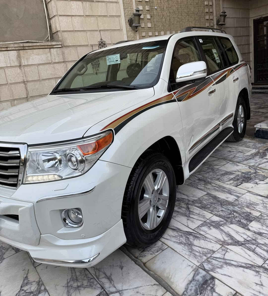 لاندكروز 2015 بريم اصلي DVD ماشية 75 حقيقي شرط الفحص سيارة كفالة عامة من الصبغ حتى الدعاميات 
( فقط رصعات ثنين بارد ما مبين بالعين فقط بالسونار ) 
*** ( ملاحظة الشريط ما طابع جديد)
السيارة جديدة جداً واحلى من الصور 
رقم بغداد الجديد باسمي تحويل مباشر
 مكان السيارة  بغداد زيونة 
اتصال او وتساب /***********
