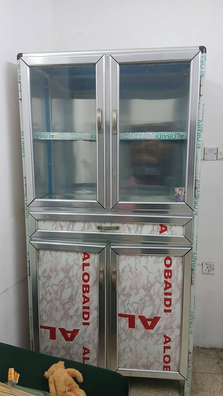 1. مكيف توسوت طنين السعر 250 قفل
2.  بوفيه المنيوم السعر 60 الف

3. طباخ كلشي شغال بي 45 الف
رقم واتساب. ***********
