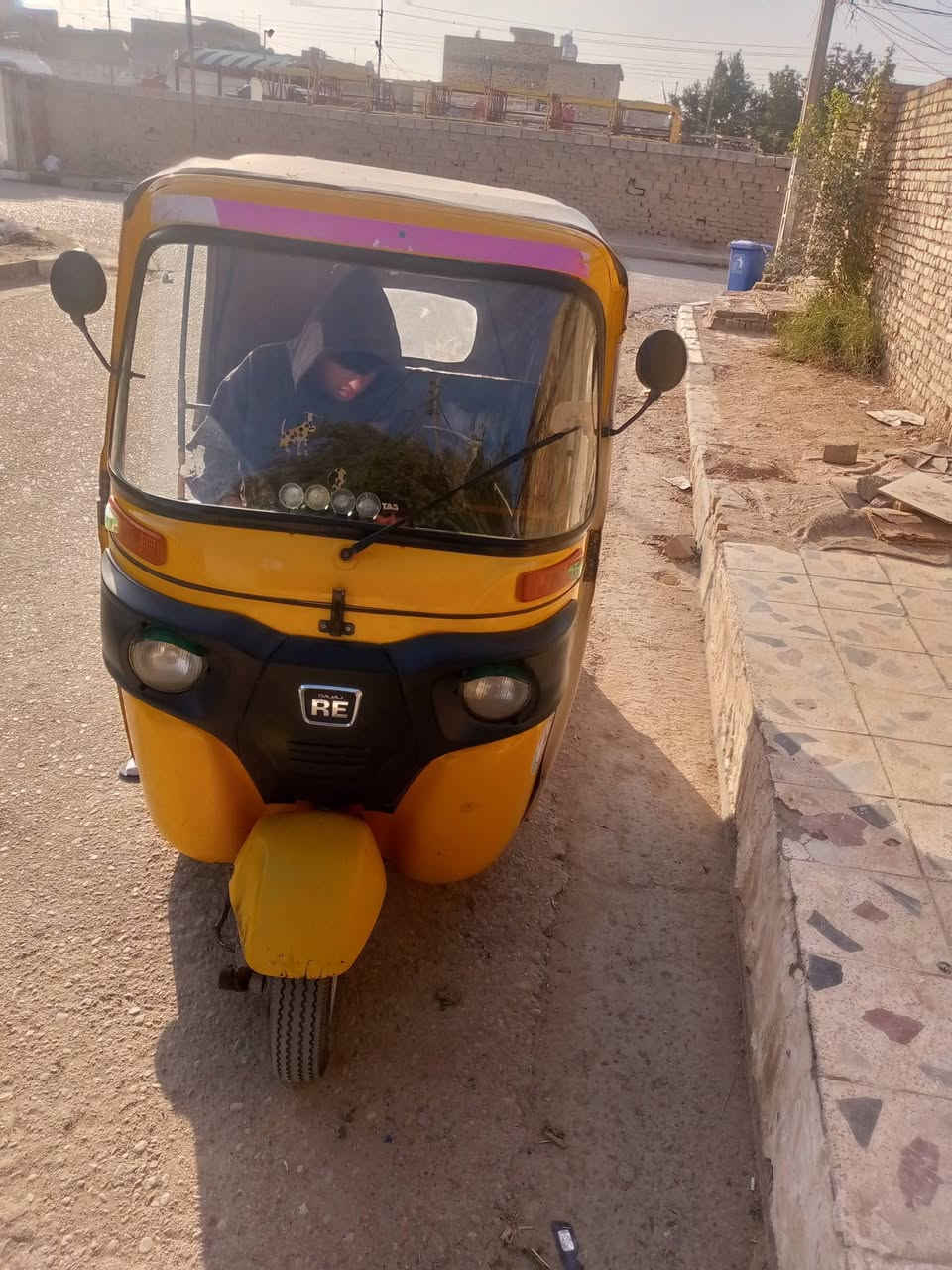 سلام عليكم شباب تكتك للبيع موديل2019/7/29 وطالعه بل 20 ووكيلها سيد خلدون ميسان  سعر 5 وبيهه مجال***********
