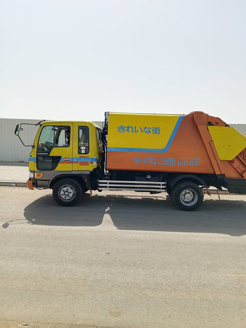 كابسه  نفايات البيع مكينه 6 عادي موديل 2016 رقم بصره كبسه 8/5  مكان بصره سياره  جاهزه العمل ***********
