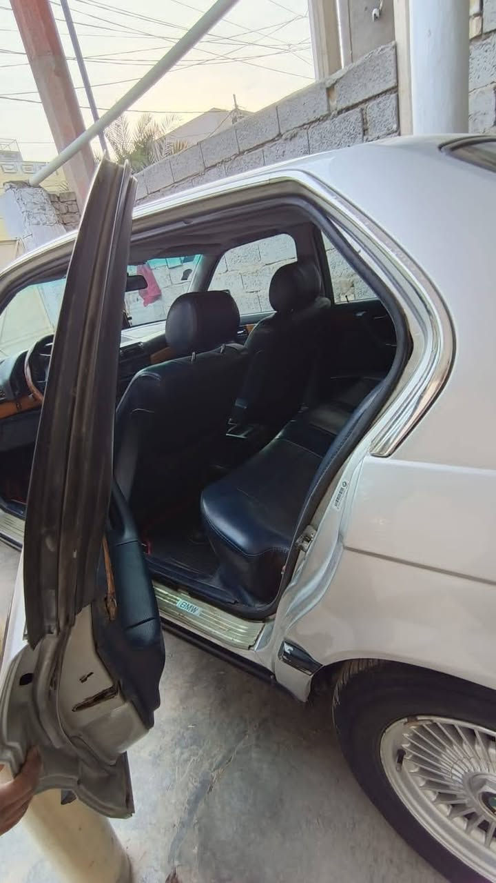 سلام عليكم يا الله بيئم 740 مكينه 8 سلندر بلادي كلش نضيفه رقم بغداد شرط التحويل السعر 60ورقه وبيها مجال
رقم صاحب السياره اتصل ودلل *********** يوسف
