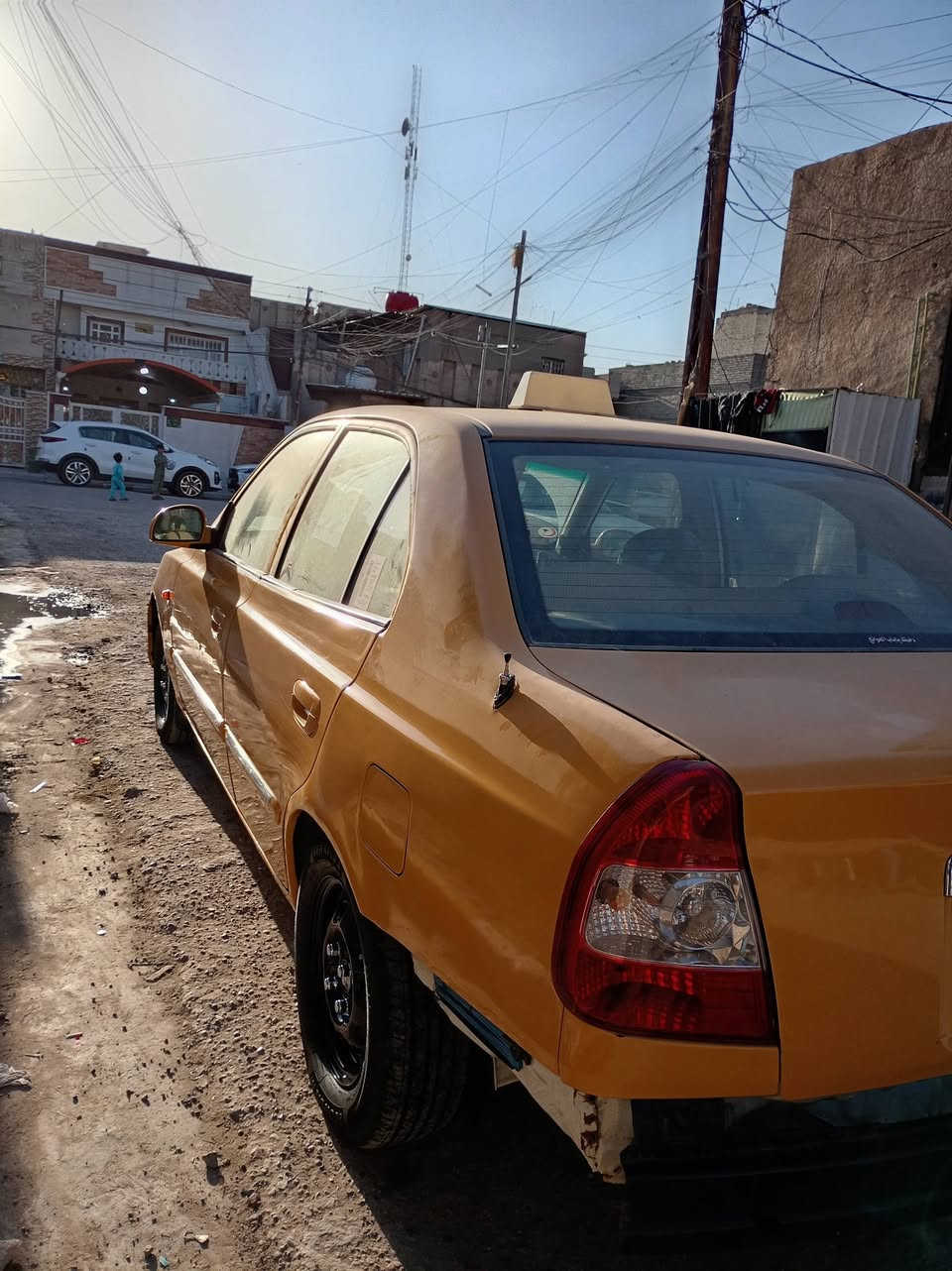 سلام عليكم للبيع هونداي فرنا موديل ٢٠١٤ بيه سياره معيوده بيه باب واحد تبديل وبيه بارد بل صندوك مكينه بيه خيط تبخير مكينه ناعمه بدون صوت تخم تاير جديد صدر امامي خلفي جديد تبريد تتدفه شغال دوشمه كامله جديده سياره بسمي تحويل ثاني يوم مكان سياره شهداء البياع  ( علما سياره بدون غراض ) 
سعر ٧٢ وبيه مجال 
رقم الهاتف/***********
رقم الهاتف/***********
