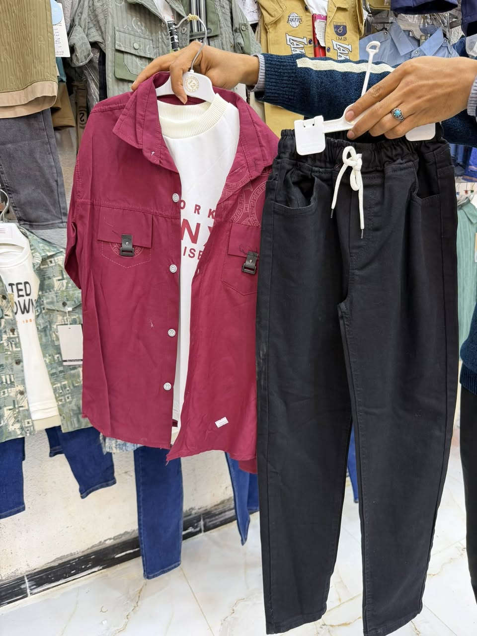 � عرض ملابس أولاد – طقم 3 قطع 🌟

 • القميص + البدي + البنطلون كابوي
 • متوفر جميع القياسات
 • ألوان جذابة ومتنوعة تناسب العيد
 • قماش أصلي عالي الجودة، مريح وراقي
 • المكان: مجمع الحاج، هاتف العامري

🎉 لا تتردد، اختر لأطفالك الأفضل!


**إذا كنت صاحب هذا الإعلان وتريد حذفه لأي سبب، رجاءا أرسل رسالة إلى الدعم الفني**