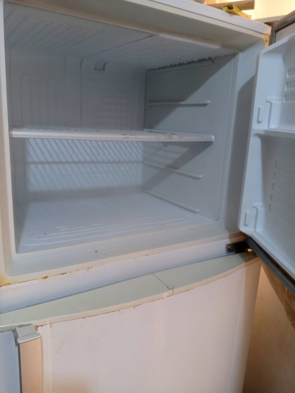 السلام عليكم ثلاجه نضافته فول تجميده هم كذالك بس الجوه مو ذيج البروده  السعر  175 مستعجل على بيعتها مكانه الكرمه قرب سيطره الاقواس متابع التعاليق اي استفسار خاص مفتوح


**إذا كنت صاحب هذا الإعلان وتريد حذفه لأي سبب، رجاءا أرسل رسالة إلى الدعم الفني**