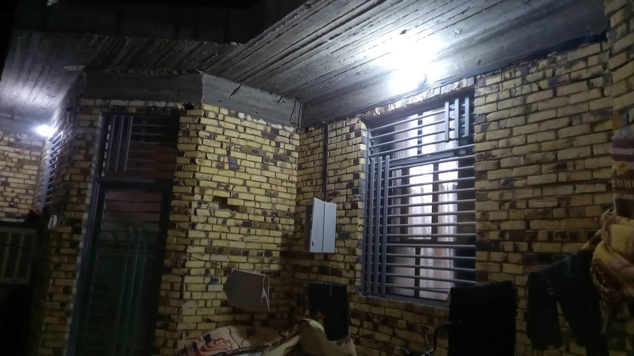 السلام عليكم بيت للبيع ناحية الحريه حي الحسين مساحه ١٨٢ م بناء جديد مطلوب للإسكان الاسفسار على الرقم ***********
