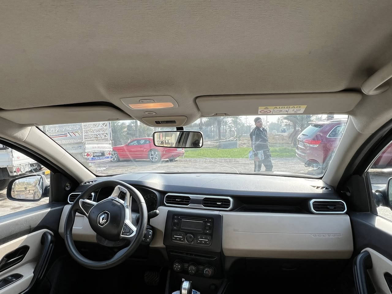 السلام عليكم خواتي رينو  للبيع موديل ١٨ السيارة بدون حادث كير ومكينة جدد صدر خير من الله السيارة نص فول تحكم ستيرن تثبت سرعة السيارة خير من الله مكينة ١٨٠٠ السعر ٩٠ وبيها مجال بصيط مكان السيارة جسر ديالى الجديد الرقم ***********
