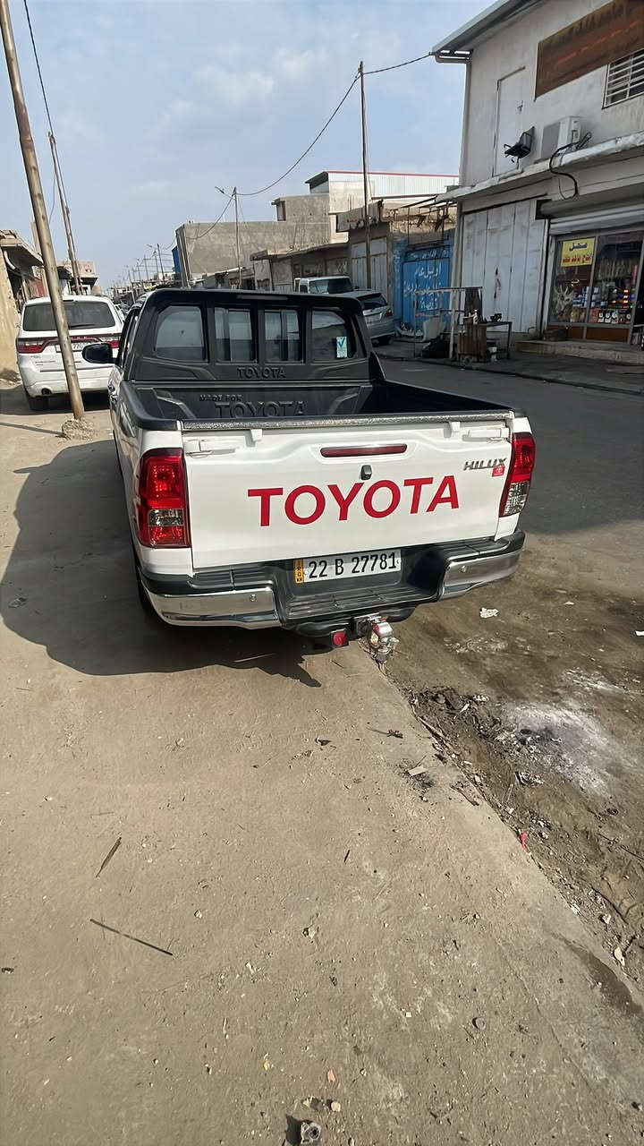 السلام عليكم 
بيكب هايلوكس 2021 سياره نضيفه بيه بس بارد باقي سياره كفاله ماشيه 133 الف ***********
