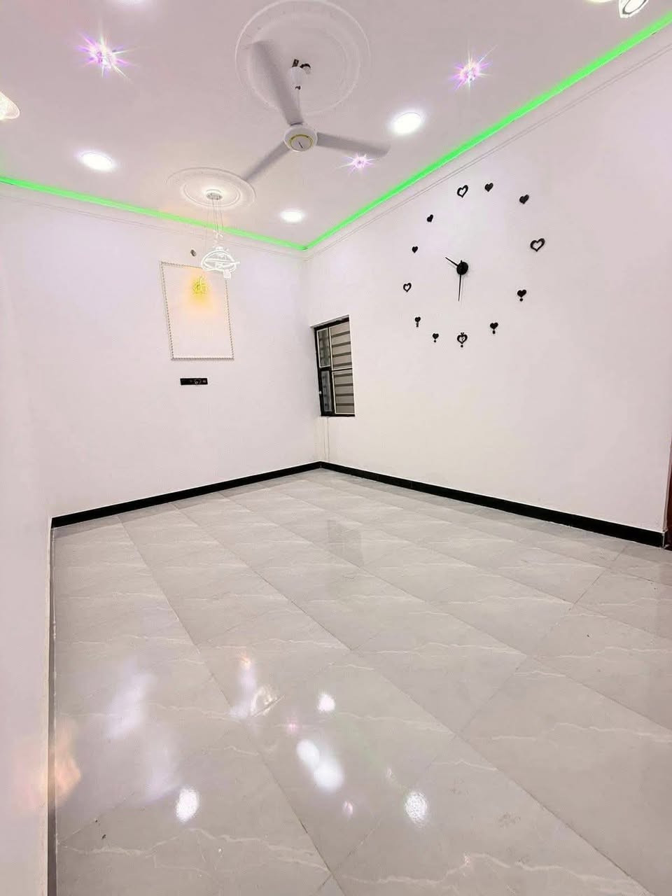 مساحه 210
سعر  120وبي مجال 
غرف2
صاله نسائيه 
صاله بيت
مطبخ حار وبارد
ديوان كبير
خدمات ماي وكهرباء
العنوان ابو الخصيب كوت ثويني يم جامع تقوى  لتواصل ***********
