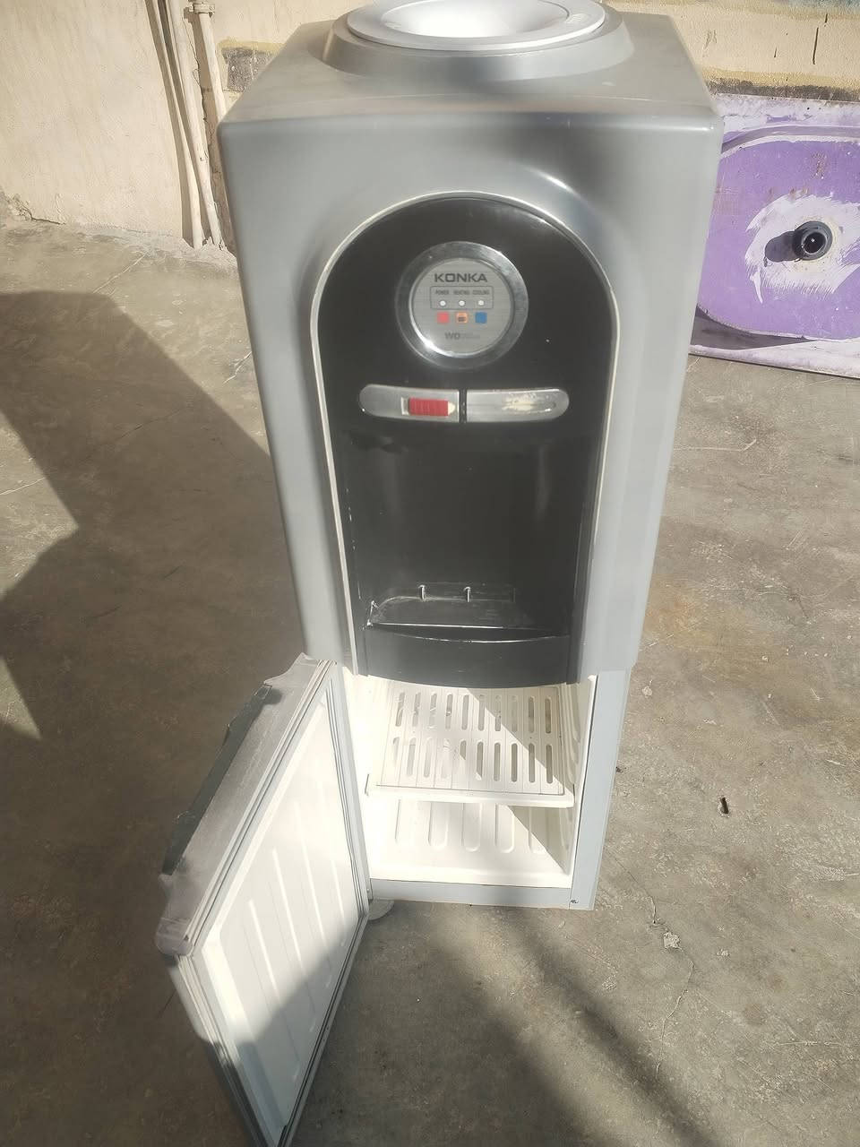 للبيع مرمر قياس مترين/ بسعر 25 /ساحبه مال دهن /بسعر 15 /براد حار وبارد بسعر /45. /***********
