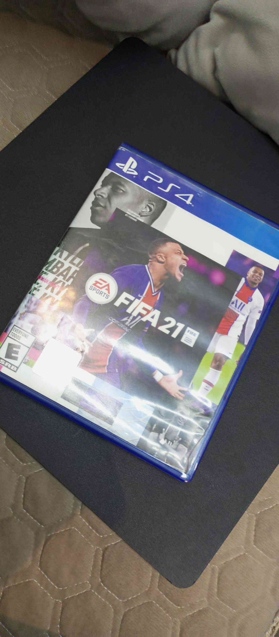 بلاي 4 سليم اون لاين للبيع السعر 350 وبما مجال قليل للطيبين مكان موصل الرقم الهاتف*********** نظيف 100%
