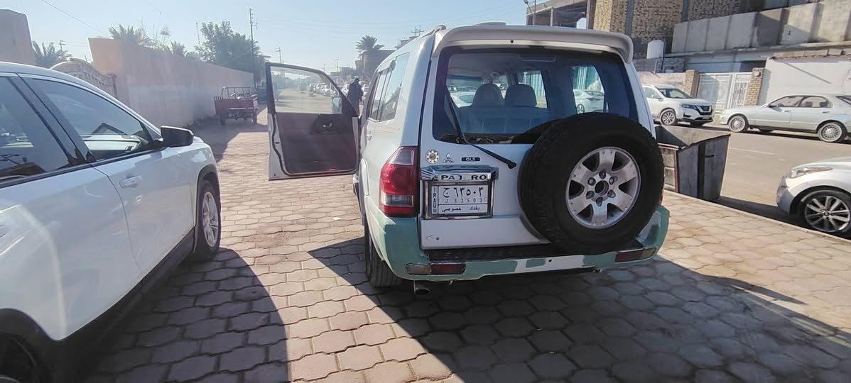 السلام عليكم 
للبيع باجيرو ياباني وارد خليجي( السعر (75 ) وبيهه مجال  موديل 2006 مكفوله مواصفات  نص فول مكينه 6  سلندر(3000) 7 راكب ثلاث قطع تبريد شاشه كبيره كامرا خلفيه مكينه وكير وحداديه وتبريد وتخم تايرات بحاله ممتازه
نقصهه جراد قليل يرادلهه تكحيل 
 رقم بغداد تحويل مباشر مكان واسط
***********0
