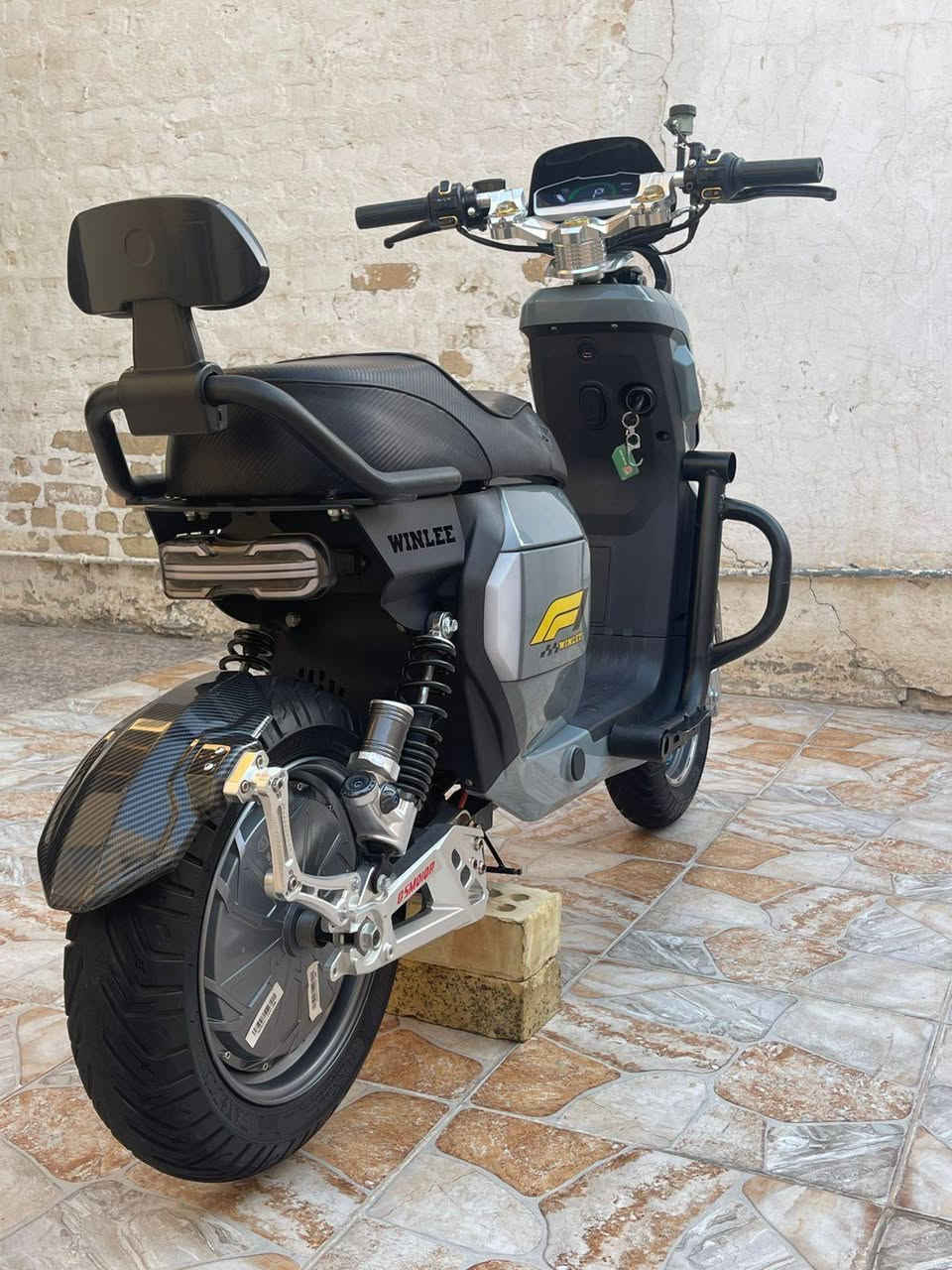السلام عليكم دراجه شحن f1
حجم الكبير 
للبيع ملف 2500 
6 بطاريات حجم 32 انبير جديدات 
دراجه كلش جديده موديل 2025
المكان واسط الصويره 
مليون و 50 وبيها مجال 

       ***********
