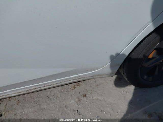 السلام عليكم النترا هايبرد 2023 
ماشيه ٤٠ميل
(كلين السياره )بدون ضربه (مياه امطار فقط )
السياره فول ماعده فتحه 
حساسات
رادار 360د
تحديد مسار 
دوشمه جديده 
 موجوده صورها بامريكا
وبيها بارد فقط هلال الجاملغ الخلفي
السياره كفاله عده ذني وين ماجان أفحص بليعجبك 
دوشمه جديده
السعر 155$ وبيه مجال 
العنوان بغداد الكاضميه الدولعي
رقم الهاتف :***********
