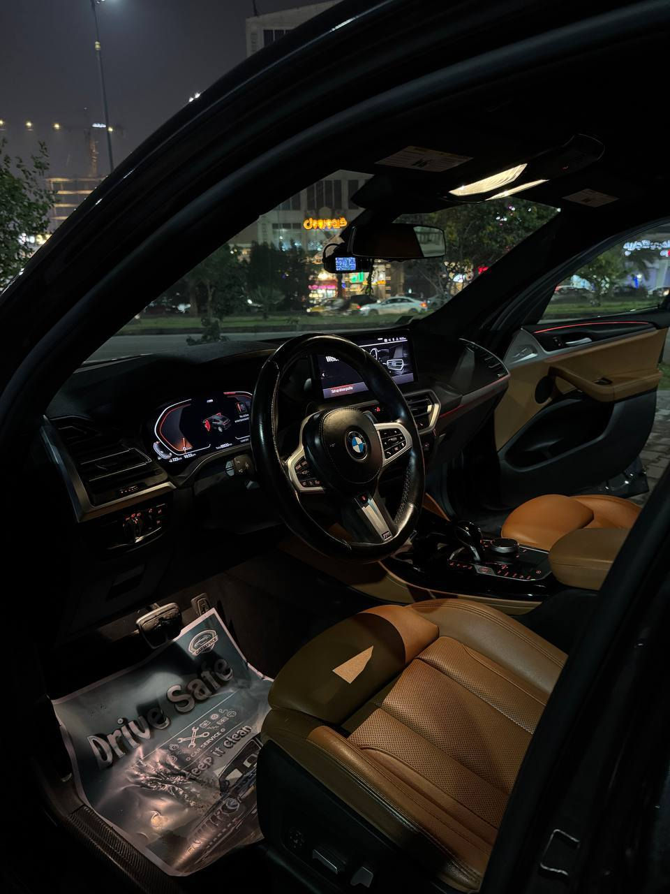 سلام عليكم شباب الي يحب الرياضة والفخامة بنفس الوكت 🫡🔥

 للبيع فقط...

 BMW X4 2022 XDRIVE 30i 🔥🔥

المواصفات 

كت M كامل بلادي 
داخل قرمزي 
بانوراما 
كراسي كهرباء + خزن
تدفئة كراسي + ستيرن
صندوق كهرباء شفط + حركة قدم
دخول ذكي
اكس درايف
كاميرات 360 درجة
نظام ايماءات 
لايتات ادابتف
رادارات امامي + خلفي + جانبي
انارة ترحيب
تحذير فتح الابواب 
كار بلي + اندرويد اوتو
انارة داخلية 8 الوان 
تشغيل عند بعد 

حادث ضربه خفيفه فقط بلدعامية ومصبوغة الدعامية فقط وكلشي فيها سليم الباقي كير ومحرك و ايرباك

السيارة بأسمي الشخصي 

رقم صاحب السيارة اتصال او واتس اب
 ***********
