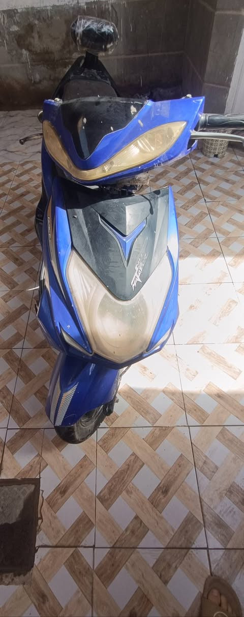 سلام عليكم دراجه سكنس للبيع شغاله فول كهربائيات عوزهة بس كابريتر ب 230 وبيها مجال *********** مابي واتساب
