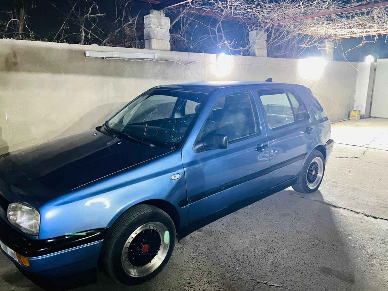 كولف موديل 92 بدون ضربه مسبوغه عام جماليه 
محرك 1800  
السعر 50 وبيها مجال بسيط جدا 
***********
