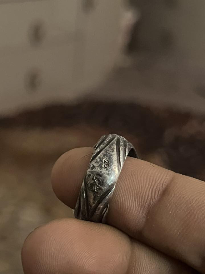 سلام عليكم فيروزي صياغه قديمه
حجره كلش جميله للبيع صياغة ثقيلهً 
***********
