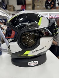 خوذه جديده بلباكيت Ls2 قياس L متوفر توصيل لجميع المحافضاتاي استفسار 07...