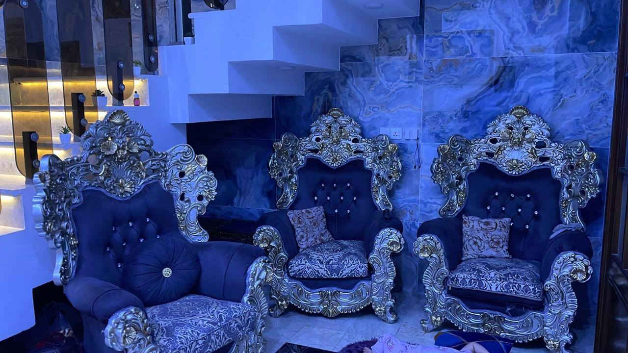 السلام عليكم تخم عشر مقاعد جديد ستخدام 3اشهر بجيسه ممستخدم سبب البيع ظيق المكان ماخذته مليون 800اريده مليون بي مجال الشرايه مكاني كراده داخل قرب الكنيسه ***********@ الشرايه يتصل عل رقم
