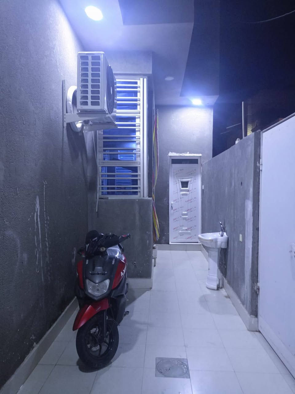 🏠 دار للبيع جدا نضيف ✨

📍 الموقع: القشلة قرب مدارس الوقف الشيعي
📐 المساحة: 150 متر
🏗️ سنة البناء: 2021
🧱 البناء: كونكريت مسلح
📄 الطابو: زراعي نقل اسهم باسم صاحب الدار

🔹 مواصفات الدار:
غرفتين نوم
صالة
مطبخ حار وبارد
براني
صحيات داخلية وخارجية

📞 للاستفسار الاتصال على الارقام:
‏‪***********‬‏ حجي ستار الظالمي
*********** محمد ستار

📍 عنوان المكتب:
سوق القشلة مباشر
مكتب العدالة للعقارات
