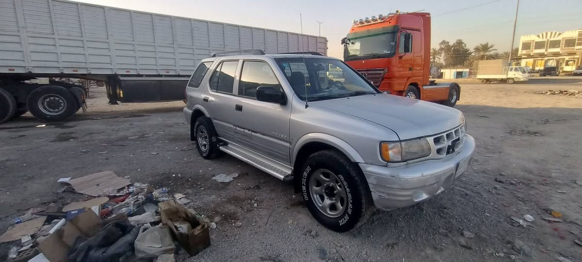 من رخص الادمن ازوزة رديو موديل 2000سياره كير محرك 2500تحويره حلوه محرك جديد كير  هم جديد تبريد شغال كهربائيات كلها شغال والحمدلله تخم تاير حلوات صدر امامي خلفي كلش زينات تخم دبل جديد اصلي اني شديته مسجل ضو داخلي ابطاين كلها ابلاد وشرط النظافه 99% بيها شباك مكسور وتك مازده غيرهن ماكو اي نقص سعر ٦٣ أبو غريب ***********   تعليقات مااجاوب خاص مفتوح واتصال مفتوح ملاحضه ترايش السياره شديتهن جان بيهن شخوط وصبغتهن
