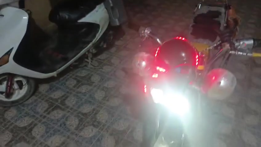 دراجه ارشه نضيفه كدامك بل فيديو موديل 21 السعر 380وبيهه مجال المكان كاطون الرازي ***********
