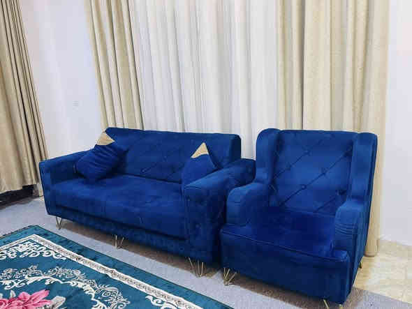 تخم للبيع العنوان حي السلام السعر300قفل 
  الاتصال وتساب بس ***********
