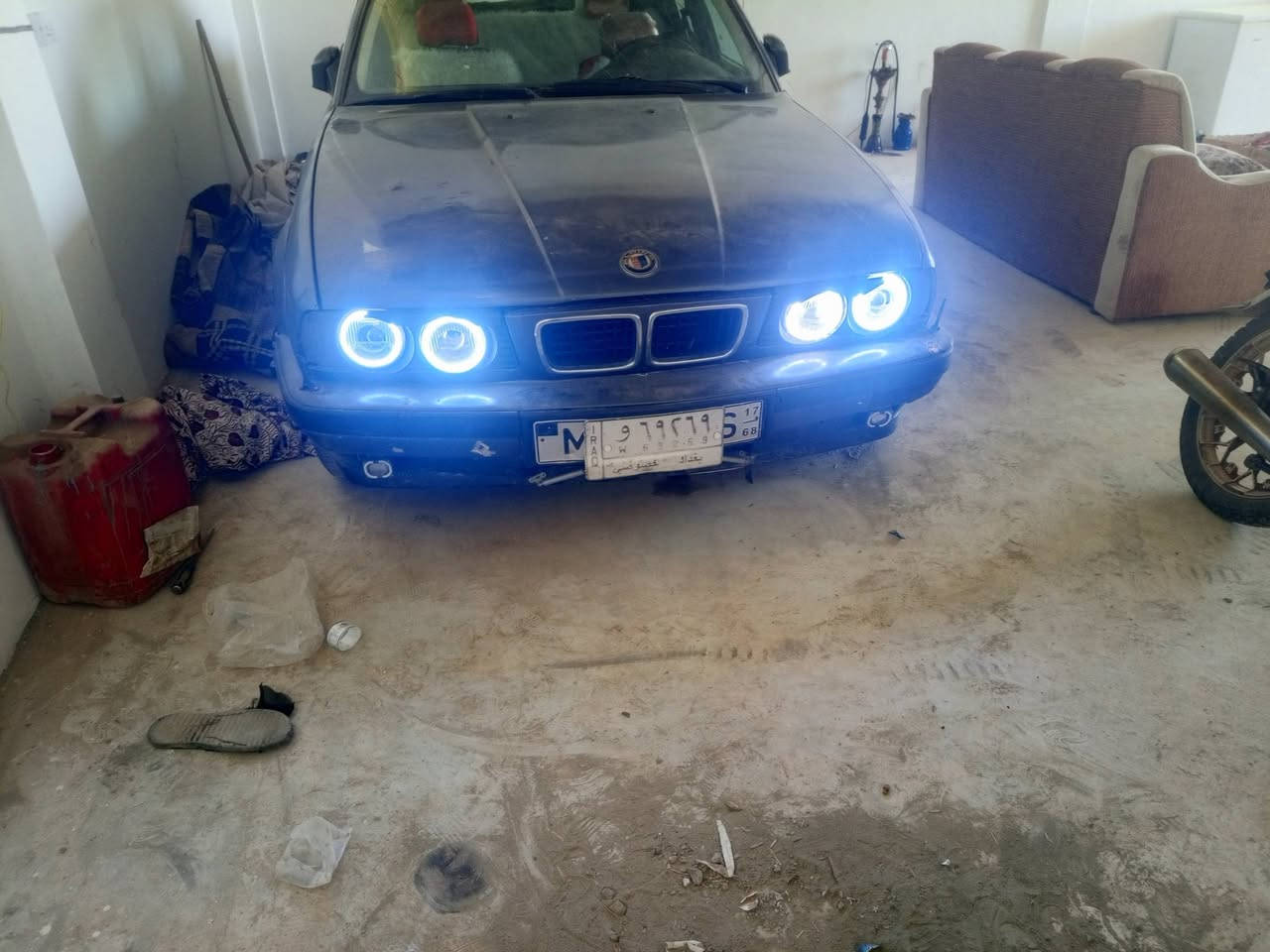 BMW1990
مەکینە 525 فەل
گێڕ تۆ ماتیک 
رەقم جنووب
20 گڵاو مەجالێکی کەم
ژ.م***********
