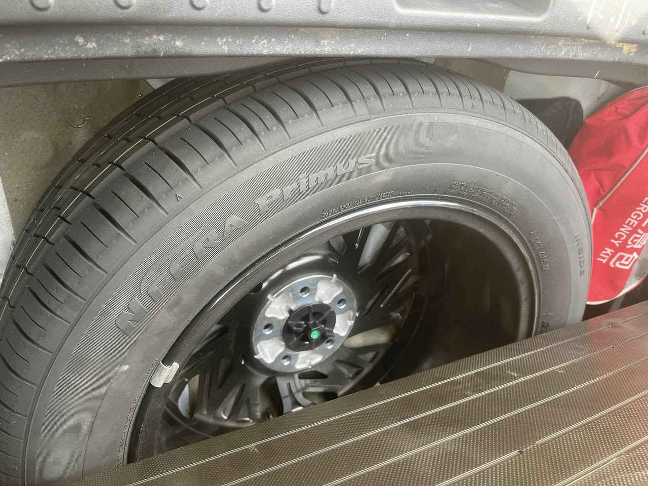 السلام عليكم
توسان موديل 23
مكفوله من الصبغ سياره جديده سبير منازل بعدها بوضع الشركه حتى زيت المحرك بوضع الشركه
السياره فول  من عدا البانوراما 
كوشونات 2 كهربا مري كهرباء 
ابواب بصمه مكينه 2000 دوش
هندبريك بصمه 
للتواص ***********
