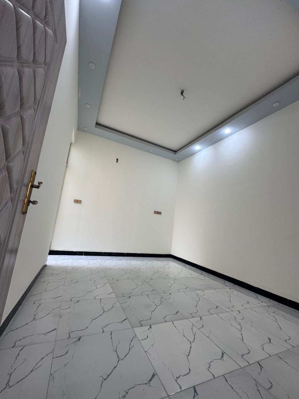 #للبيع
#مشتمل
150متر  5 غرف نوم 3حمامات استقبال موزع مطبخ السقف  جبسآ بورد و المطبخ شغل درجه اولى شارع تبليط 
الموقع سامراء دوانم المعمل 
#للاسفسار مراجعه عقارات الحاج عماد اللمعه
***********
