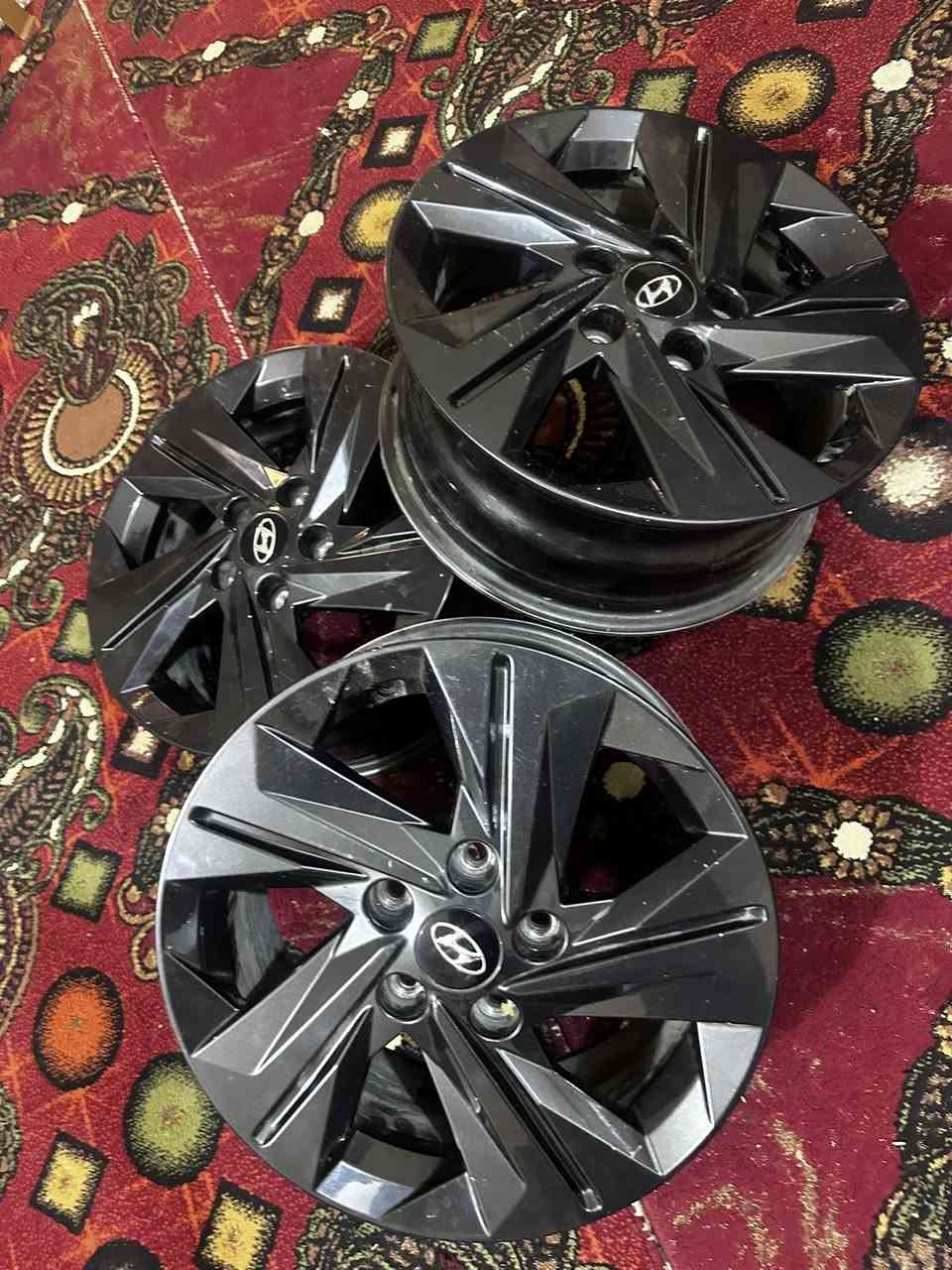 السلام عليكم اخواني للبيع تخم ويل كب الانترا موديل 2023 
حجم 16 نضيف جداا السعر المطلوب 250 الف للاتصال *********** المكان بغداد حي الجهاد.
